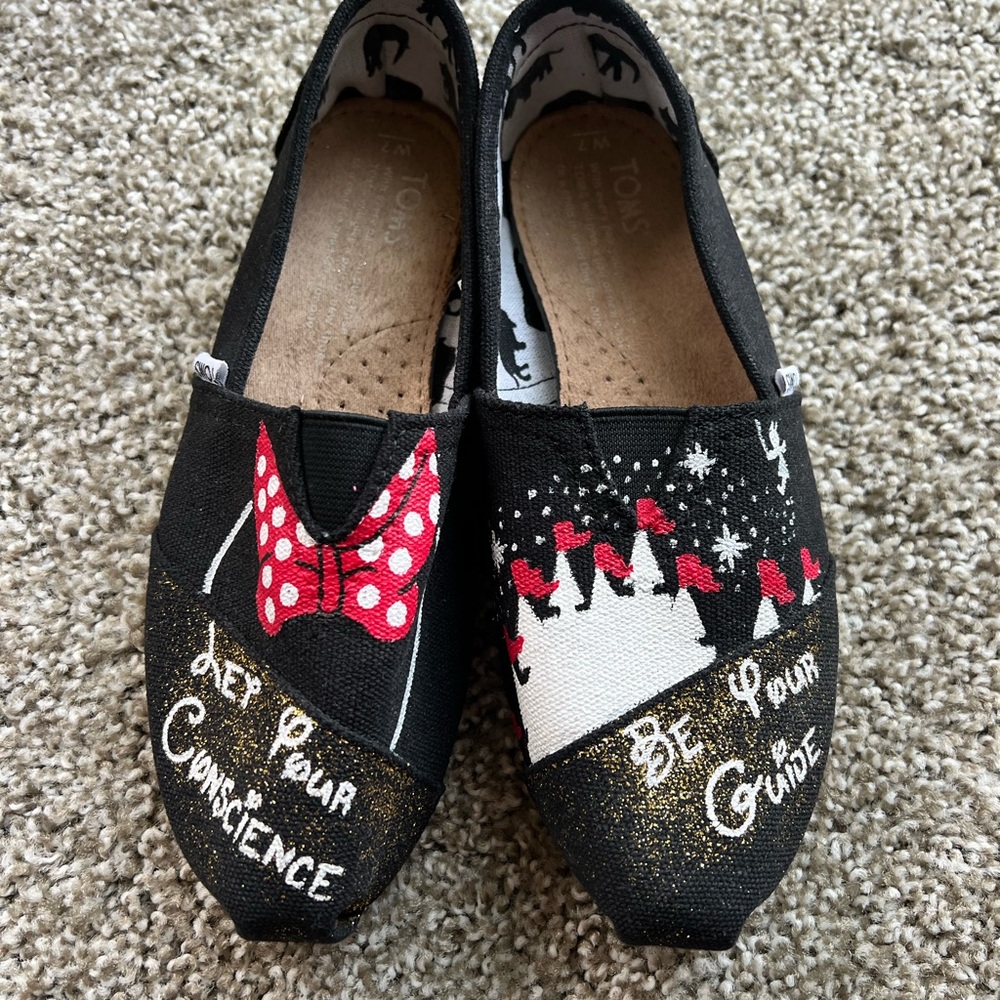 TOMS Black and Red Graphic Moccasins